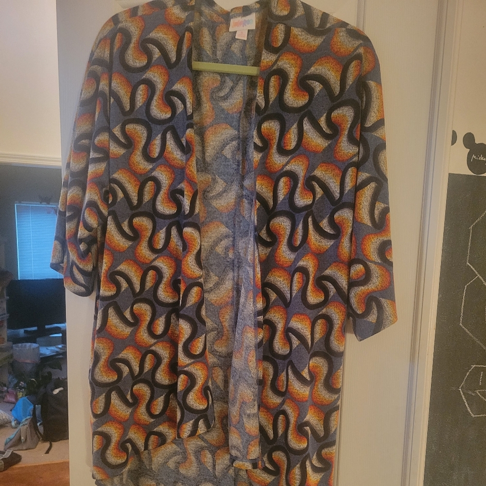 Lularoe Wavy patterned kimono